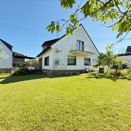 Solides Einfamilienhaus auf sonnigem Eckgrundstück 
mit Garage – nahe Zentrum!