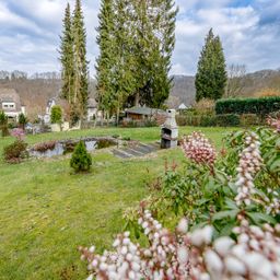 Viel Platz für individuelle Wohnträume: Dreifamilienhaus mit schönem, großem Gartengrundstück