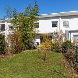 Teilmodernisiertes Reihenmittelhaus mit Garten für die kleine Familie