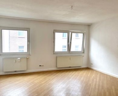 Helle 2-Zimmer Wohnung mit Balkon – Annastraße