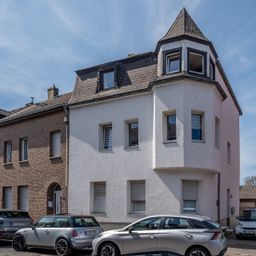 Solides Zweifamilienhaus, perfekt geschnitten, mit Balkon, Terrasse und 217 m² Wohnfläche