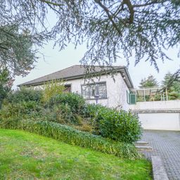 Exklusives Einfamilienhaus mit Einliegerwohnung und großem Grundstück in Top-Lage
