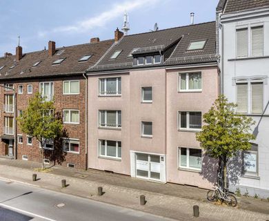 Zentral gelegene 3-Zimmer-Wohnung mit Balkon in gepflegtem 4-Parteienhaus