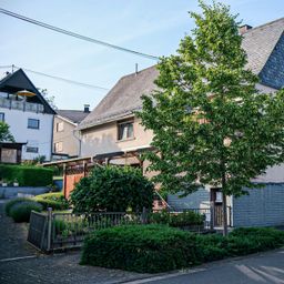 Freistehendes Einfamilienhaus mit Veranda nahe Rennerod!