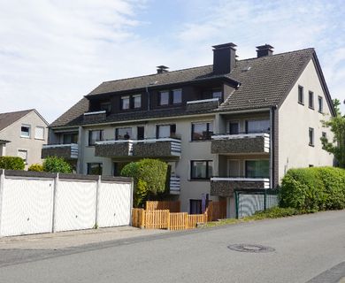Gepflegte ca. 97 m² große Eigentumswohnung mit Loggia, Tageslichtbad und Garage in Hagen-Helfe