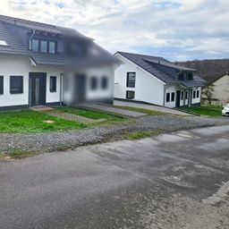 Traumhaftes Wohnen in familienfreundlicher Lage! Attraktive „Neubau“ Doppelhaushälfte mit Garten!