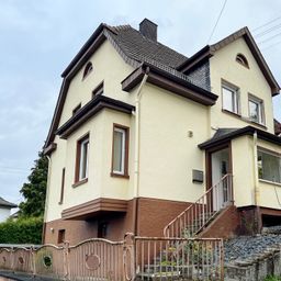 Solides Einfamilienhaus mit Garten und Terrasse in zentrumsnaher Lage von Wissen!