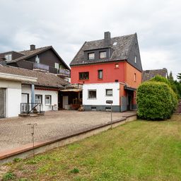 NEU: Großes 3-Familienhaus, Nebengebäude, Garagen in beliebter Schlebuscher Lage