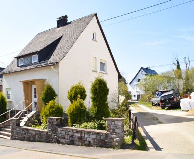 *RESERVIERT* Familienfreundliches Wohnen in bester Lage – Haus mit Garten in Ransbach-Baumbach!