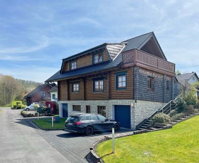 Sehr gepflegtes, freistehendes Holzblockhaus in ruhiger Lage!