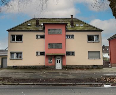 Attraktives Investment – zentral gelegenes MFH mit 4 möblierten Wohnungen plus Ausbaureserve