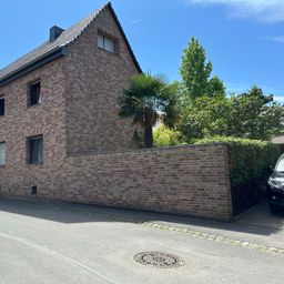 Verklinkertes EFH mit ELW und Garage in ruhiger Wohnlage & guter Anbindung – ca. 10 Min. vom Zentrum entfernt!