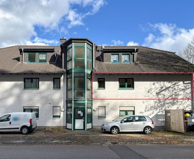 Renovierungsbedürftige Eigentumswohnung mit zwei Balkonen und Stellplatz in zentraler Lage!