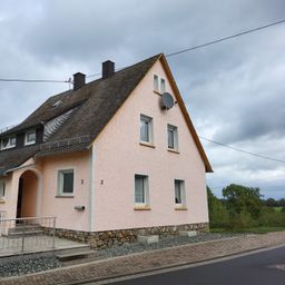 Charmantes Einfamilienhaus in ruhiger Lage mit großzügigen Wintergarten!