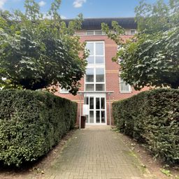 HELLE 2-ZIMMERWOHNUNG MIT GROßEM BALKON ZU MIETEN!