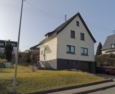 Solides, vermietetes Einfamilienhaus mit Garten in toller Lage!