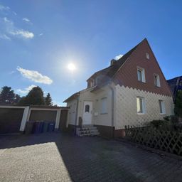 Schönes Zweifamilienhaus mit Garten und Garage