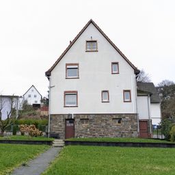 **PREISREDUZIERUNG**
Teil modernisiertes, gemütliches Einfamilienhaus mit großem Garten – Nahe Zentrum!