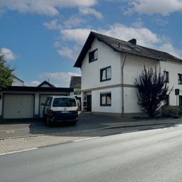 Ein-/bis Zweifamilienhaus mit tollem Grundstück in zentraler Lage von St. Augustin