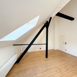 GROßZÜGIGE MASIONETTEWOHNUNG MIT 139M² IM ZENTRUM ZU MIETEN!