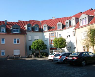 Großzügige 2-Zimmer-Wohnung mit Balkon in sehr gepflegtem Mehrfamilienhaus