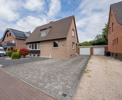 Modernisiertes Einfamilienhaus mit Garten und Garage – wenige Schritte vom Lago Laprello entfernt