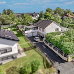 Oberpleis/Boseroth: Freistehendes EFH mit großem Grundstück, Doppelgarage und herrlichem Ölbergblick