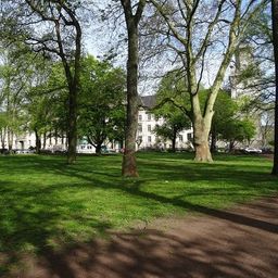 HELLES MÖBELIERTES APARTMENT MIT BALKON NÄHE GERICHT KREFELD