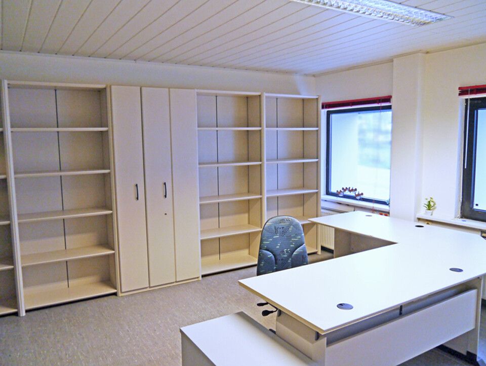 Möblierter Büroraum