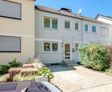 Sofort bezugsfrei: Top gepflegtes Reihenmittelhaus mit ca. 84 m² Wohnfläche + ausgebautem DG