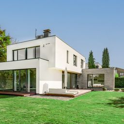 Exklusives Traumhaus mit großzügigem Garten und hochwertiger Ausstattung