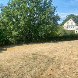 **PREISREDUZIERUNG**
Voll erschlossenes Baugrundstück nähe Hamm Sieg!